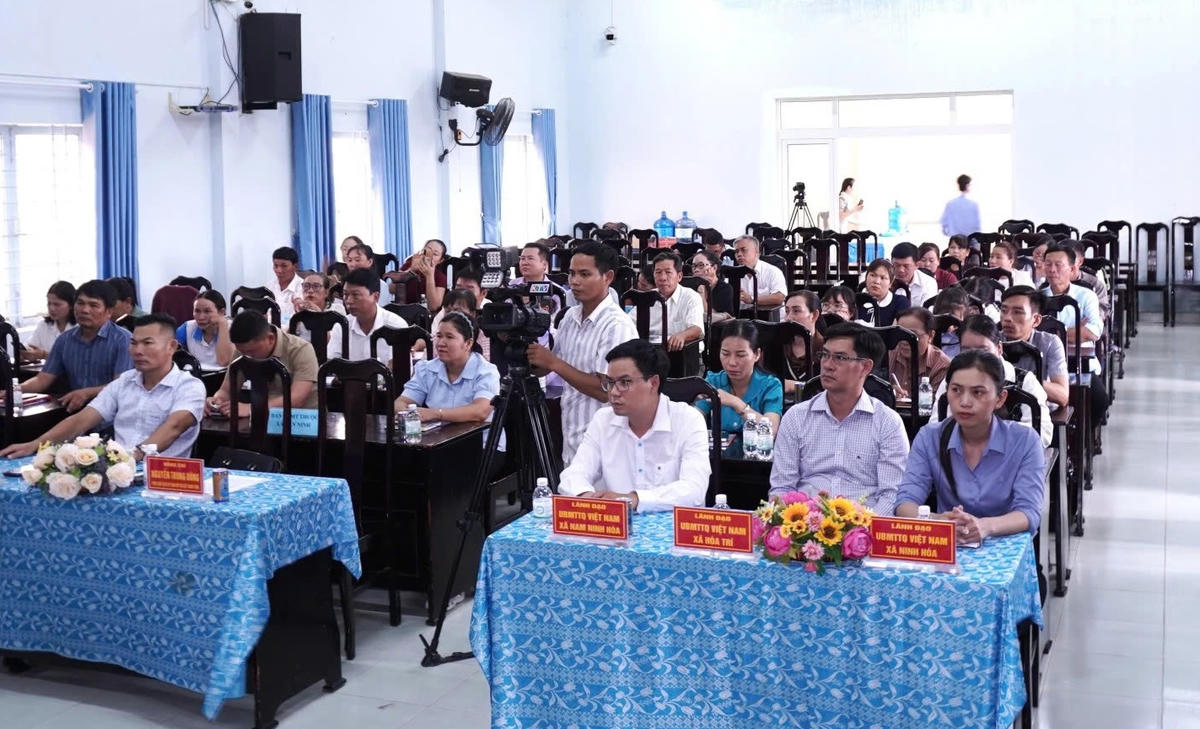 Các đại biểu dự hội nghị.