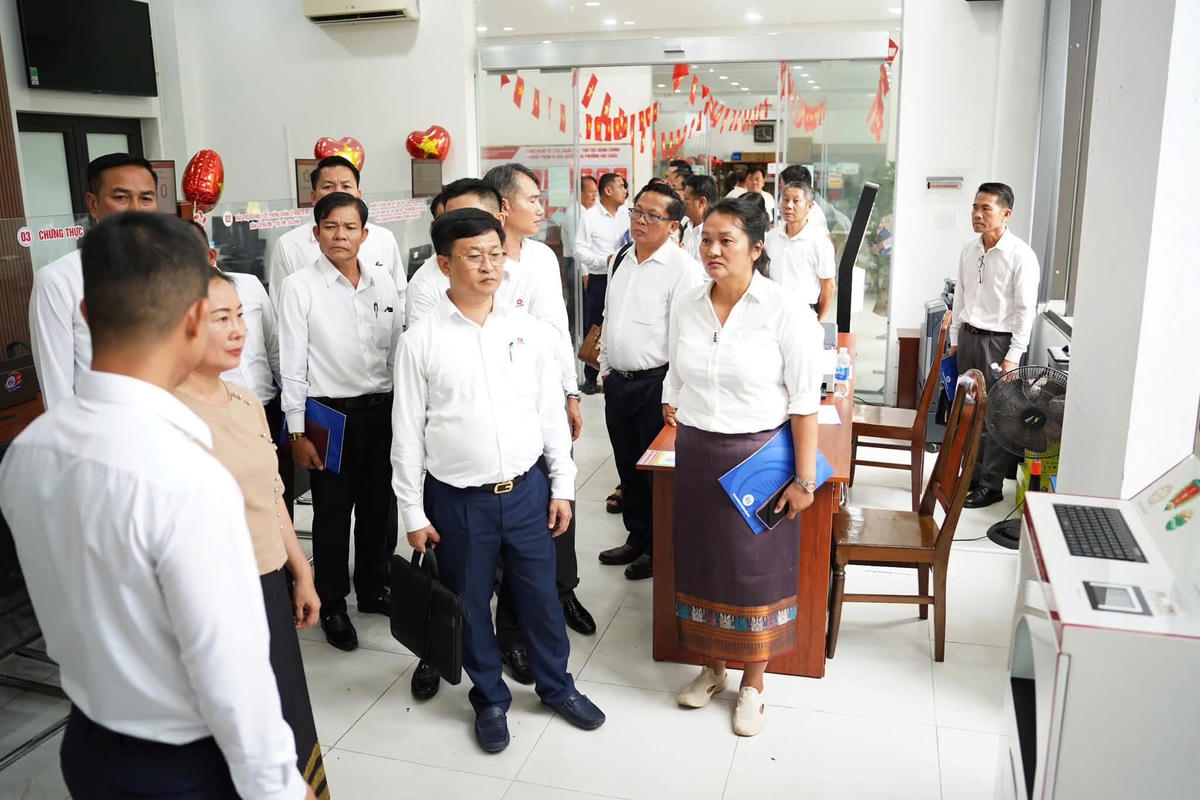 Đoàn đại biểu Lào học tập kinh nghiệm về thủ tục hành chính một cửa tại TP Đà Nẵng
