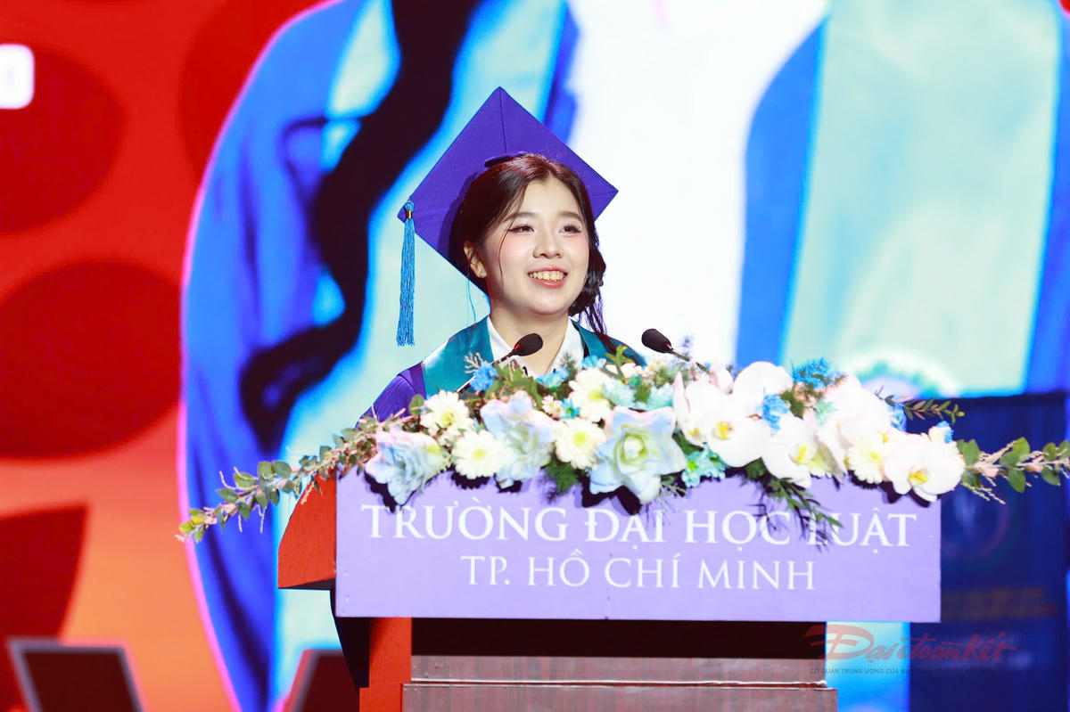 Hai thủ khoa toàn khóa Trường Đại học Luật TPHCM được vinh danh với điểm GPA xuất sắc