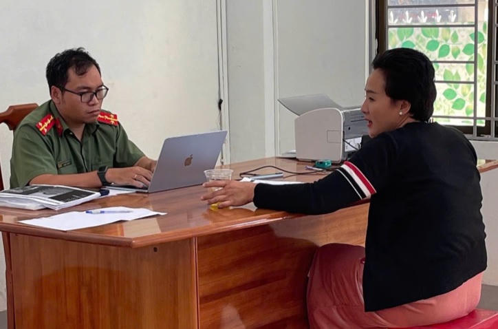 Đối tượng Nguyễn Thị Bích Phượng tại cơ quan điều tra. Ảnh: CA Gia Lai.