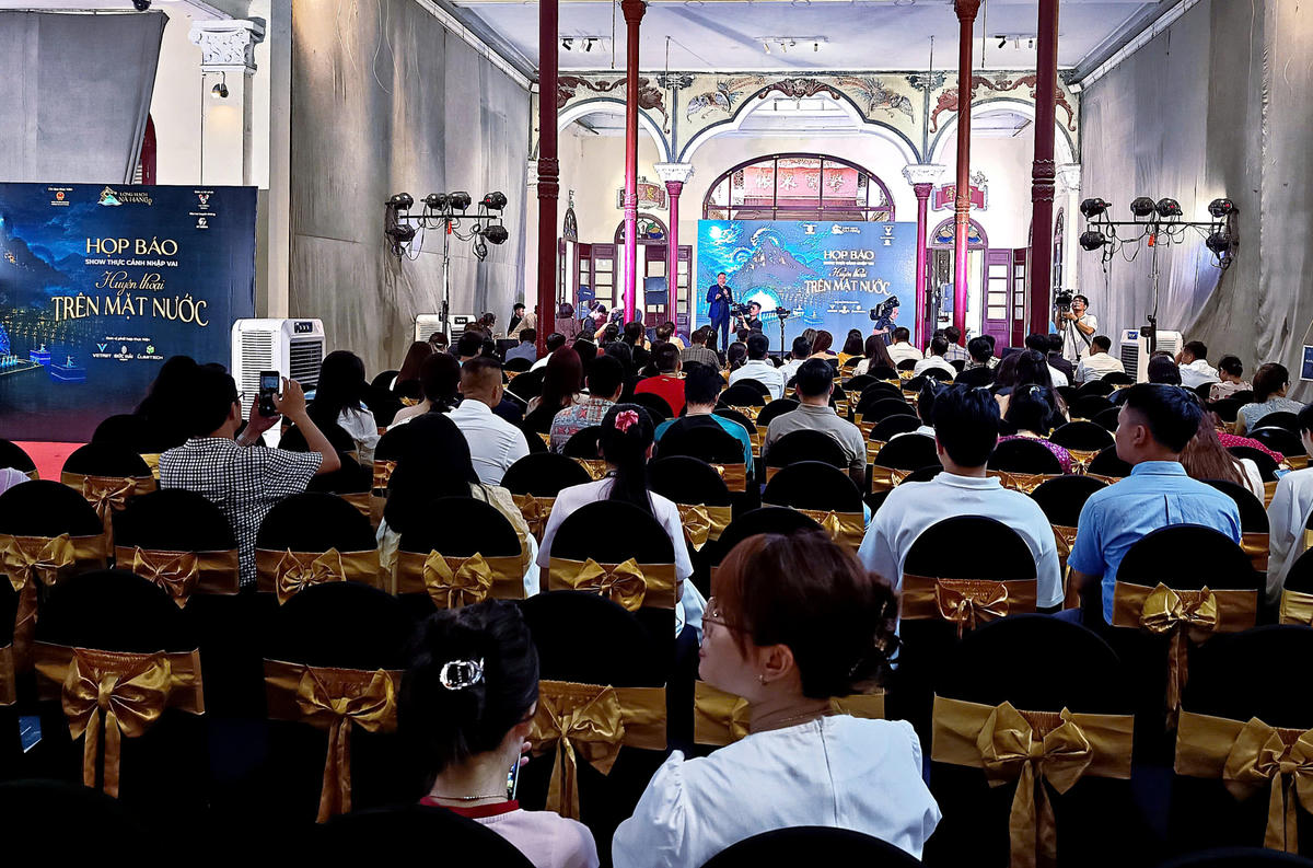 Toàn cảnh buổi họp báo.