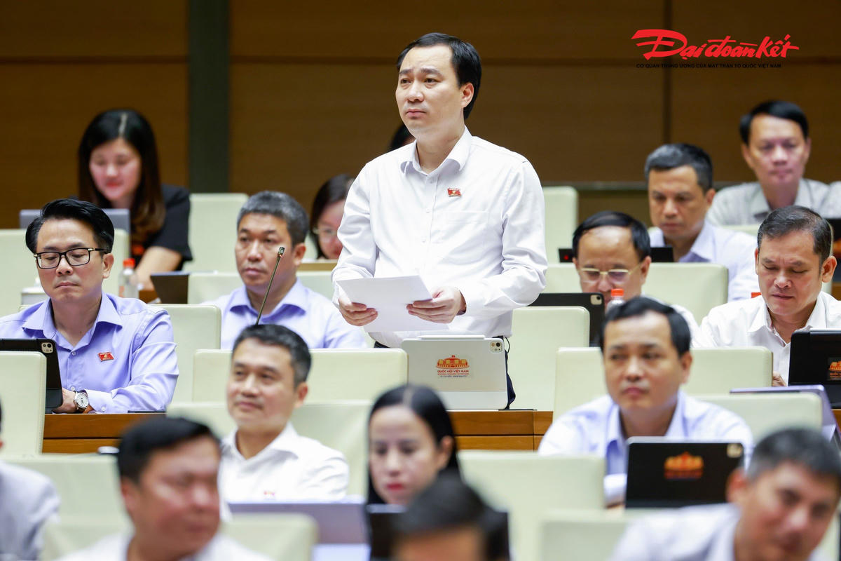 Đại biểu Vũ Văn Tiến phát biểu (Ảnh: Quang Vinh)