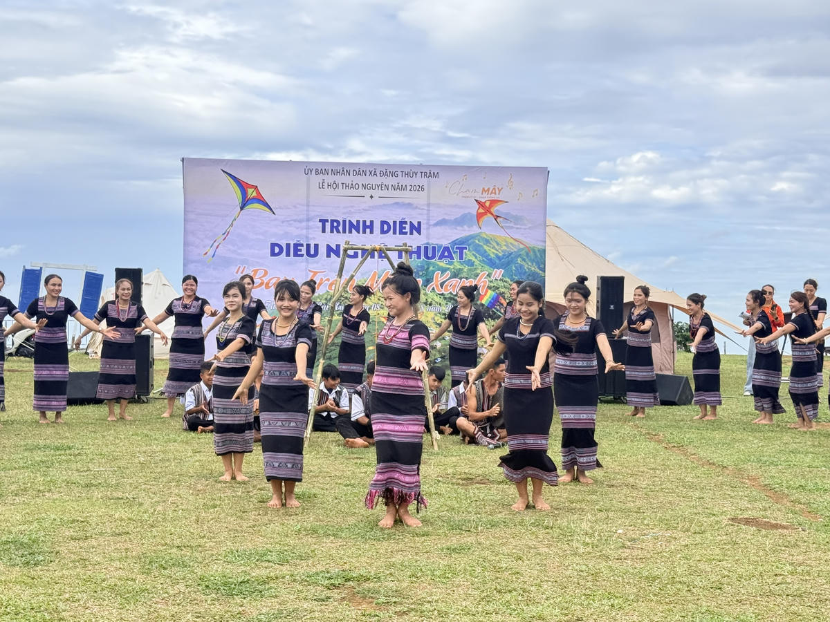 Một điệu mùa tại thảo nguyên Bùi Hui. Ảnh: CĐ.