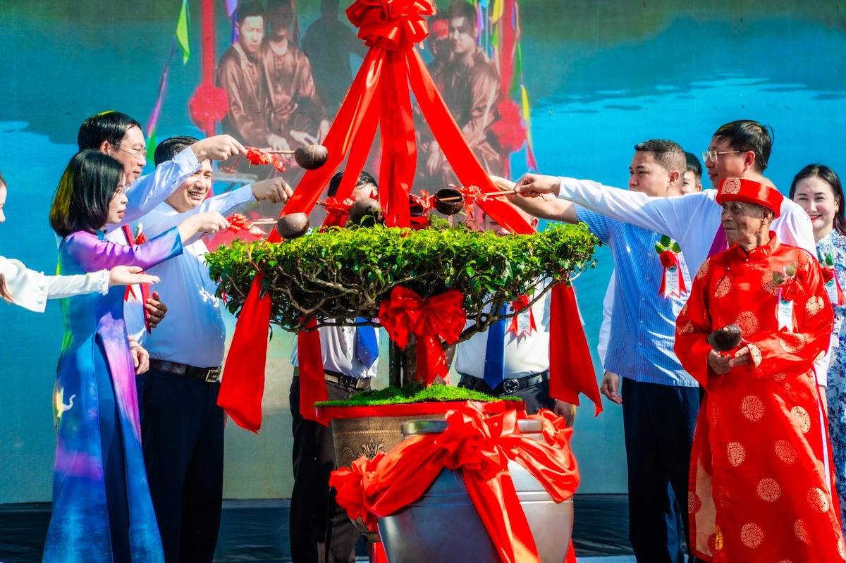 Quảng Ninh: Phát triển du lịch gắn với cây chè Đường Hoa