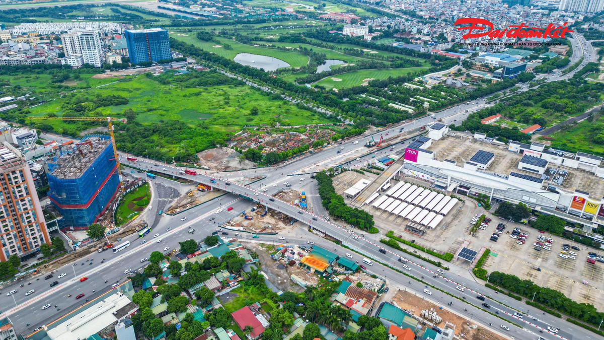 Ban Quản lý dự án đầu tư xây dựng các công trình giao thông Hà Nội cho biết, dự án xây dựng hầm chui tại nút giao Cổ Linh với đường dẫn cầu Vĩnh Tuy và đường Đàm Quang Trung đang được đẩy nhanh tiến độ.