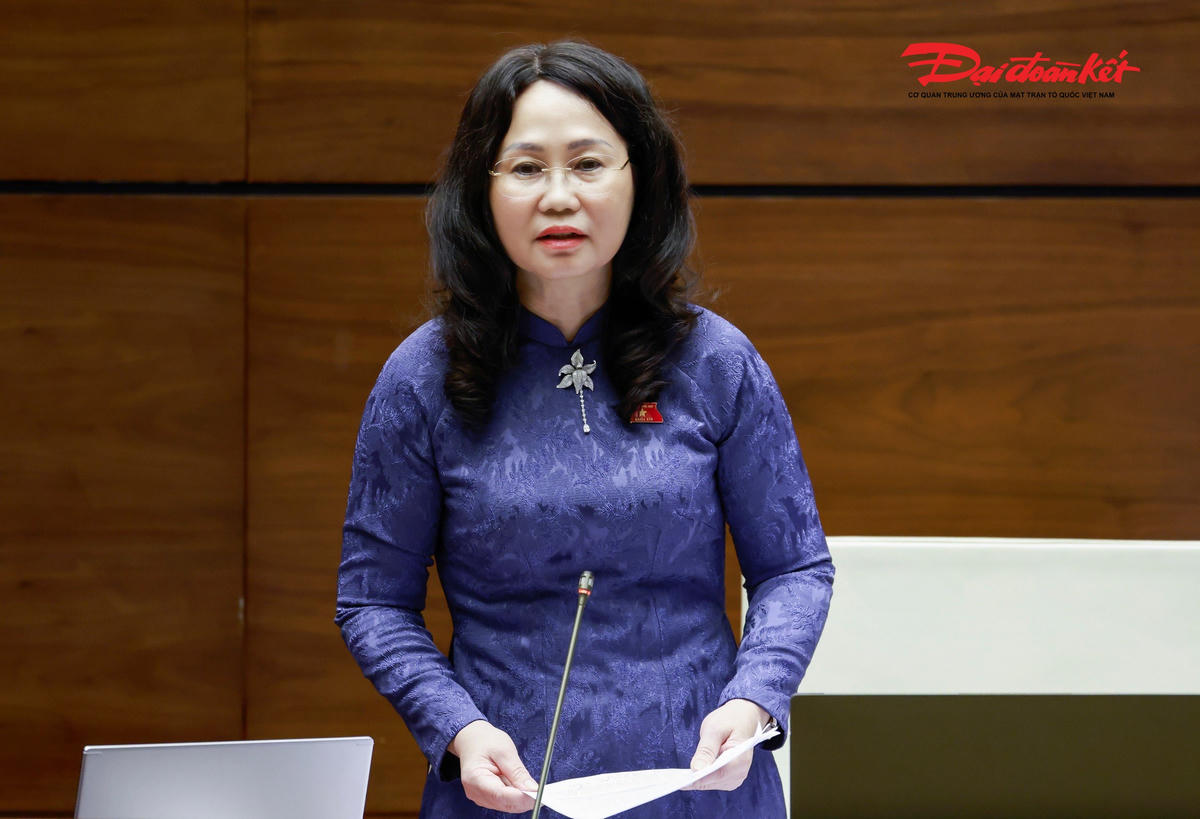 Bộ trưởng Bộ Văn hóa, Thể thao và Du lịch Lâm Thị Phương Thanh phát biểu giải trình, làm rõ một số vấn đề đại biểu Quốc hội nêu. (Ảnh: Quang Vinh)