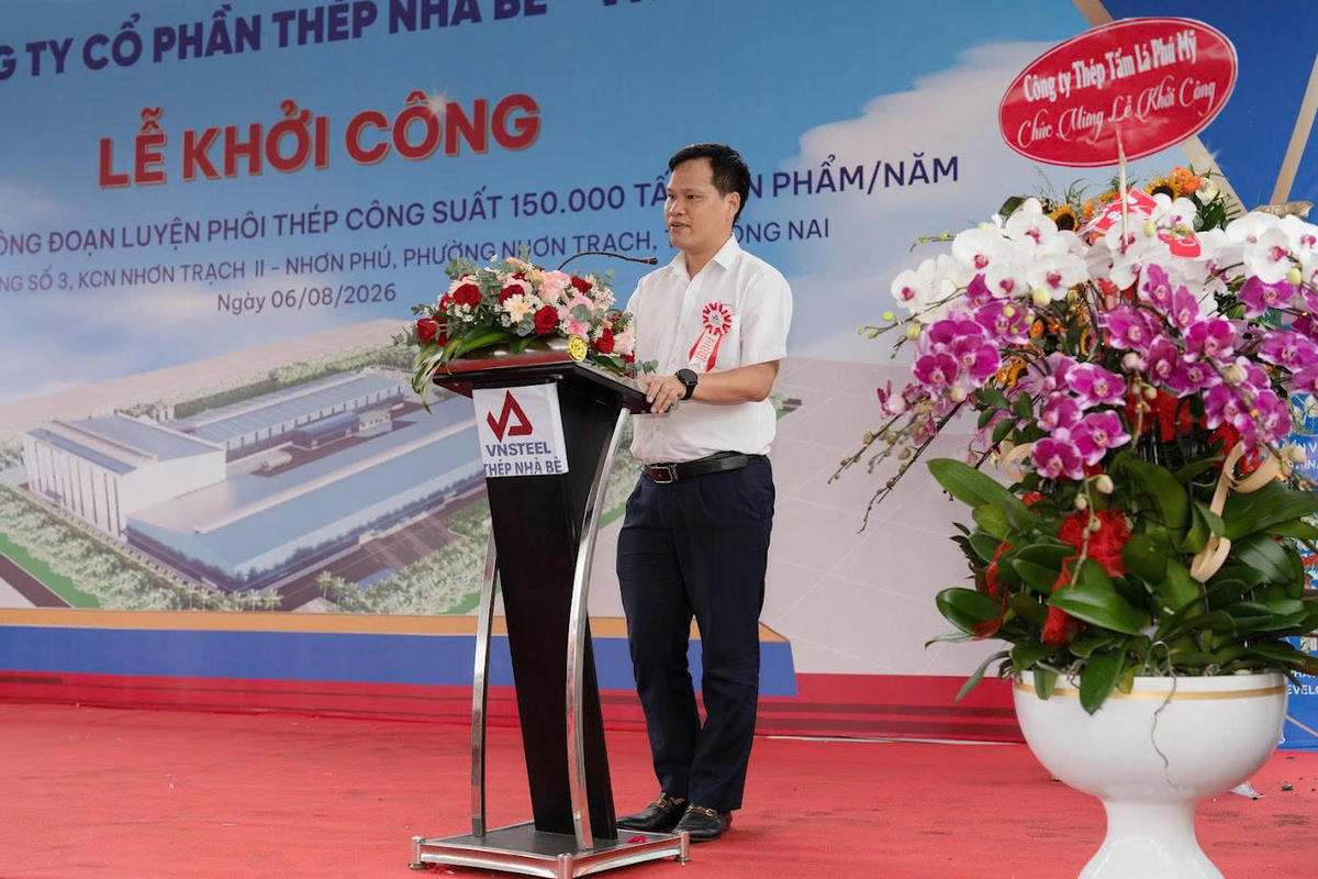 Phó Tổng Giám đốc EVNSPC Bùi Quốc Hoan phát biểu tại Lễ khởi công dự án đầu tư bổ sung công đoạn luyện phôi thép công suất 150.000 tấn sản phẩm/năm của Thép Nhà Bè VNSTEEL.