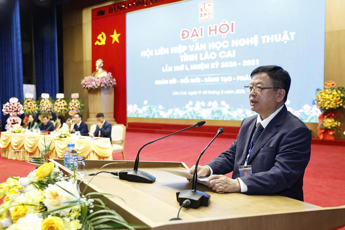 Phó Giáo sư, Tiến sĩ, Nhạc sĩ Đỗ Hồng Quân, Chủ tịch Liên hiệp các Hội Văn học Nghệ thuật Việt Nam phát biểu tại Đại hội. Ảnh: Dương Toản.