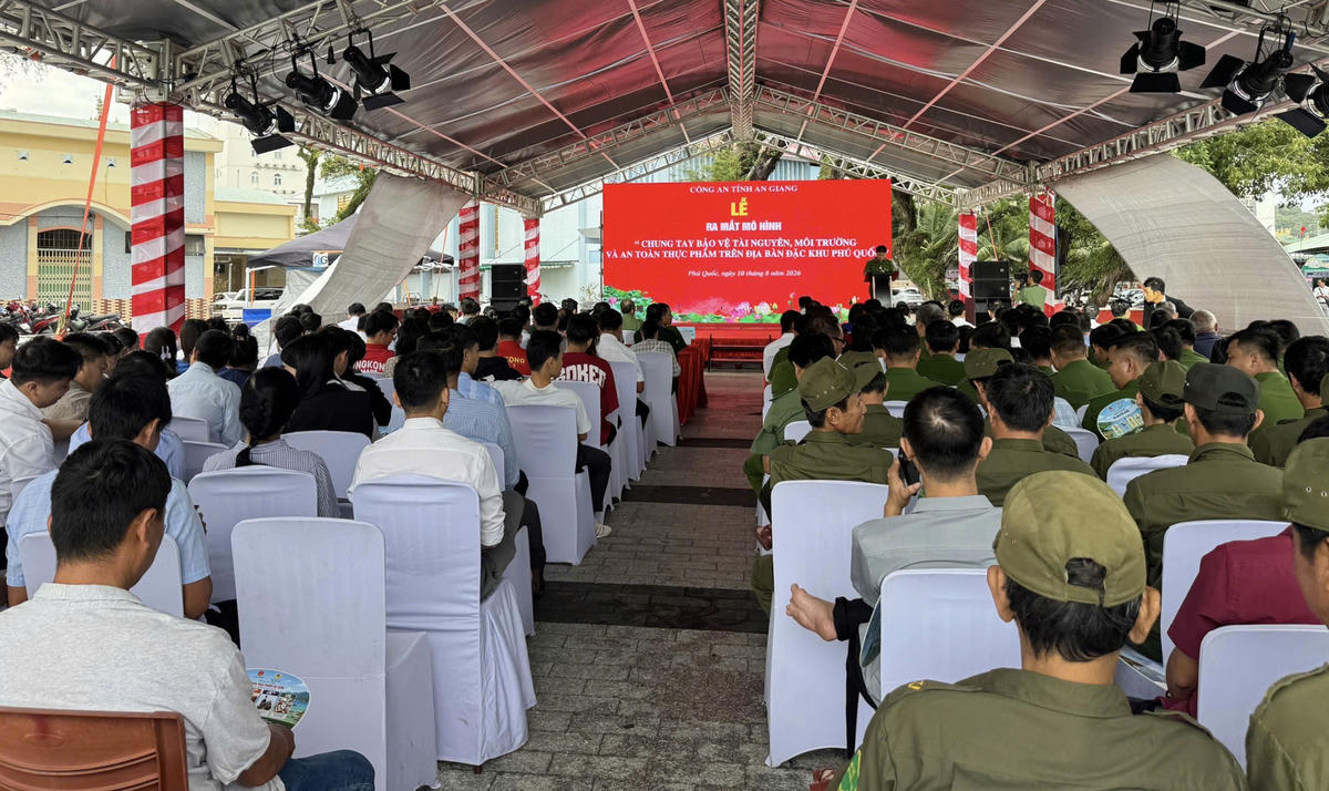 Quang cảnh lễ ra mắt mô hình “Chung tay bảo vệ tài nguyên, môi trường và an toàn thực phẩm trên địa bàn đặc khu Phú Quốc”. Ảnh: Hoàng Dung