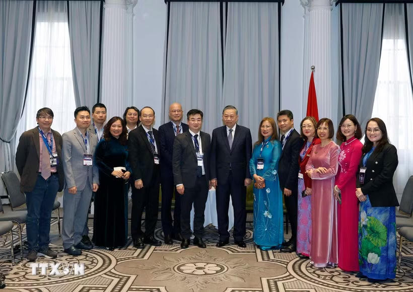 Tổng Bí thư, Chủ tịch nước Tô Lâm tiếp một số trí thức, nhà khoa học tiêu biểu thuộc Hội trí thức, chuyên gia người Việt tại Australia (VASEA). (Ảnh: Thống Nhất/TTXVN)
