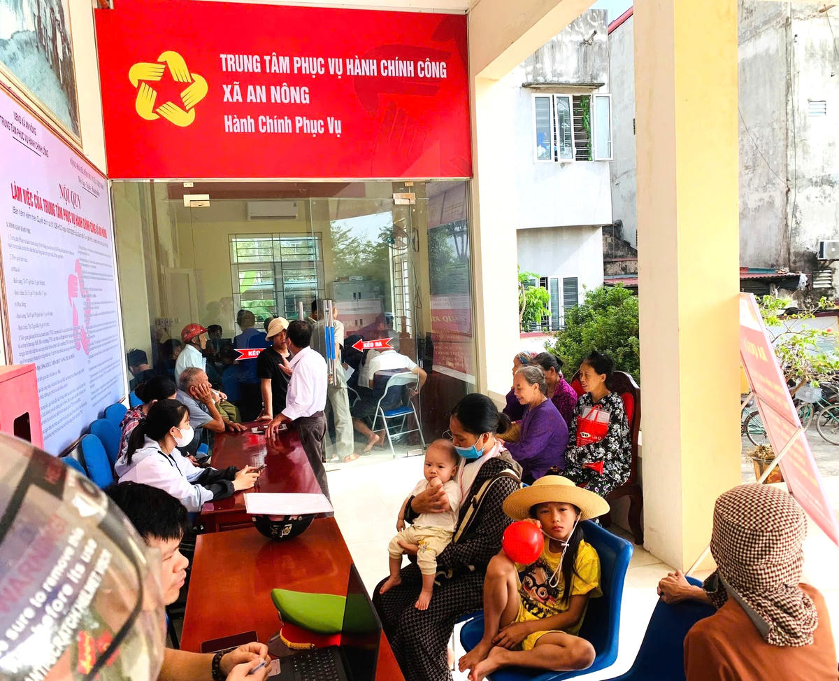 Xã An Nông được lựa chọn thí điểm tích hợp Giấy chứng nhận quyền sử dụng đất lên VNeID, bước đầu 6.416 Giấy chứng nhận đã được tích hợp thành công.