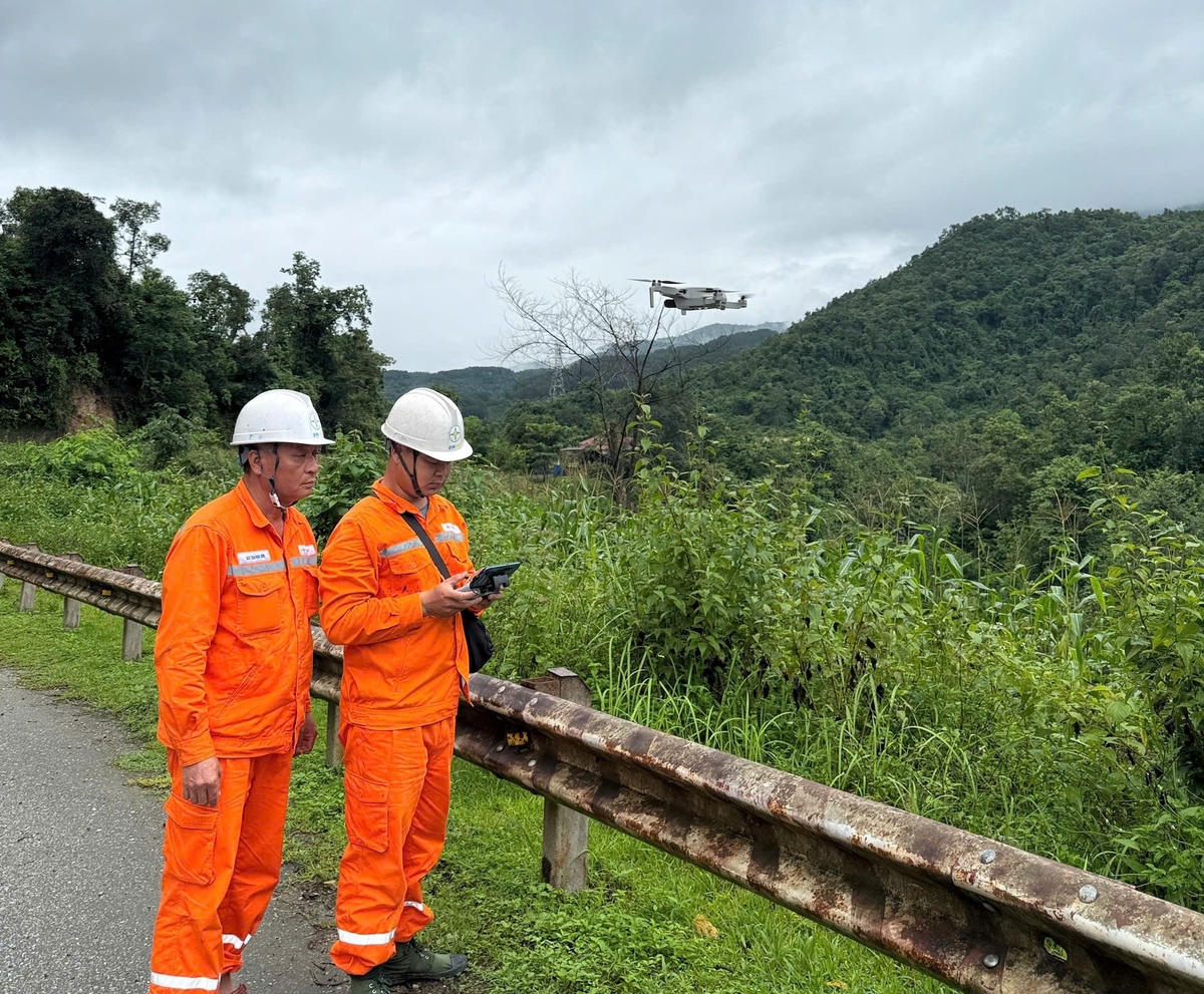Công ty Điện lực Điện Biên ứng dụng thiết bị bay không người lái hỗ trợ kiểm tra lưới điện tại khu vực địa hình phức tạp, góp phần nâng cao hiệu quả công tác phòng, chống thiên tai trong mùa mưa bão