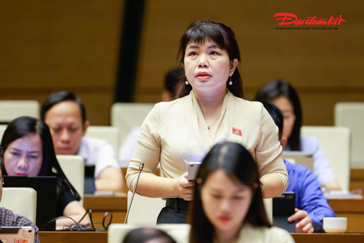Đại biểu Nguyễn Thị Thu Hà, Đoàn ĐBQH tỉnh Quảng Ninh phát biểu. (Ảnh: Quang Vinh)