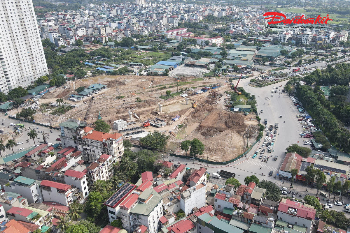 Trước đó, dự án nút giao Phạm Tu - đường 70 từng được kỳ vọng tạo ra một diện mạo mới cho khu vực cửa ngõ phía Nam Hà Nội. Tuy nhiên, sau khi khởi công, công trình gặp nhiều vướng mắc và phải dừng thi công từ năm 2018.