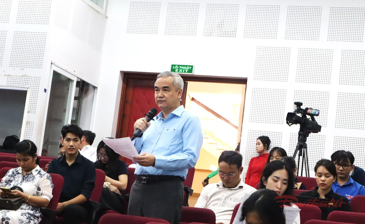 Đại diện các đơn vị, doanh nghiệp trong lĩnh vực văn hóa phát biểu góp ý tại hội thảo. Ảnh: T.Luân.
