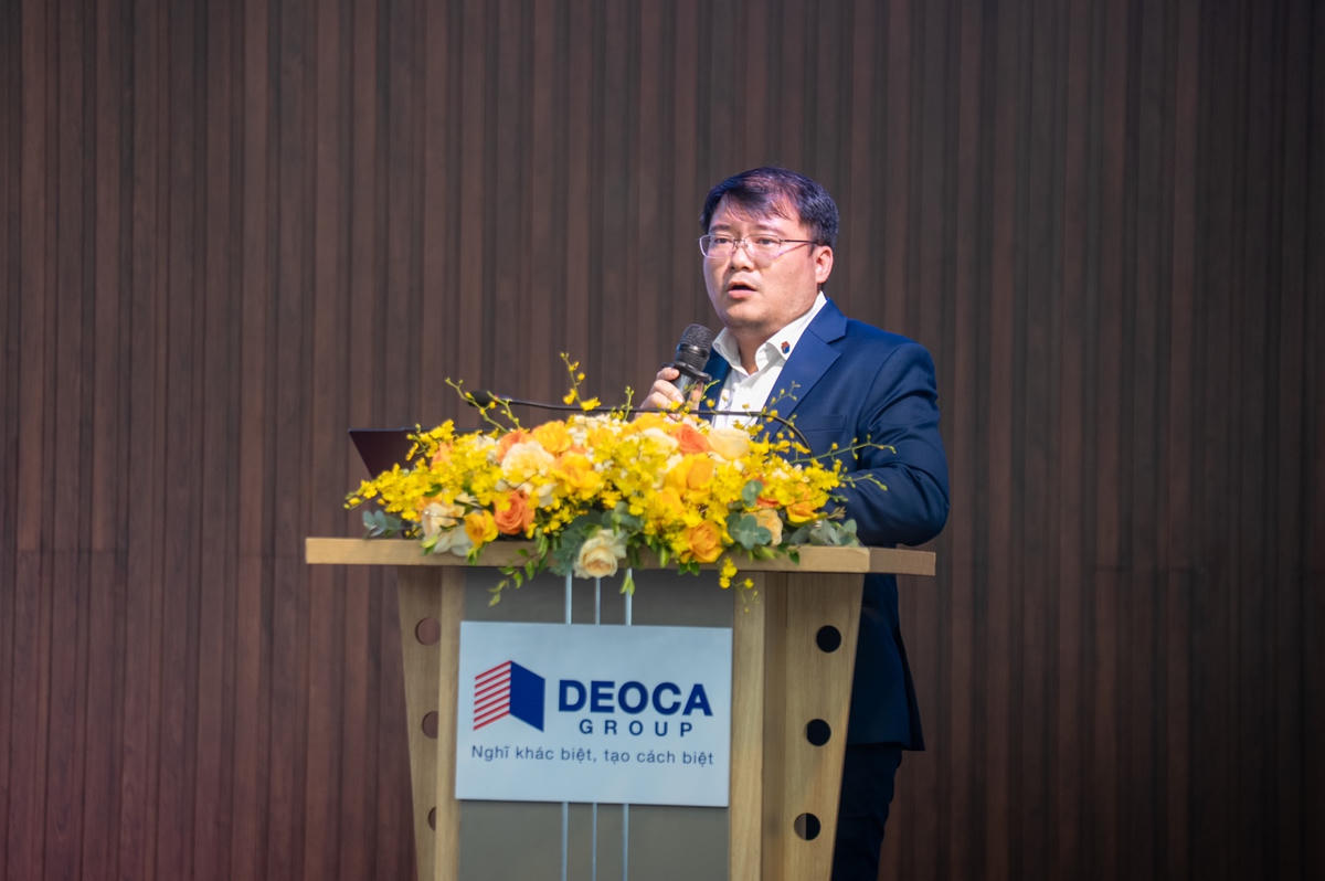 A person standing at a podium with a microphone

AI-generated content may be incorrect.