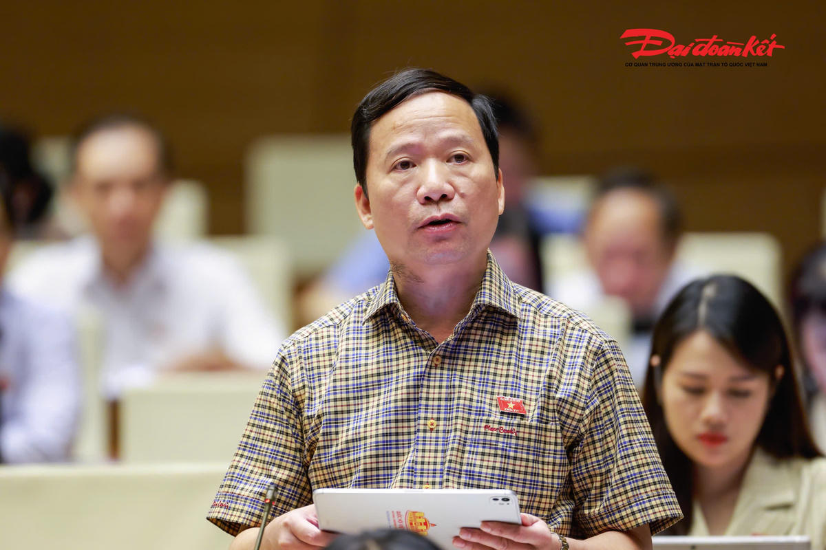 Đại biểu Đặng Hồng Ân, Đoàn ĐBQH tỉnh Lạng Sơn phát biểu. (Ảnh: Quang Vinh)
