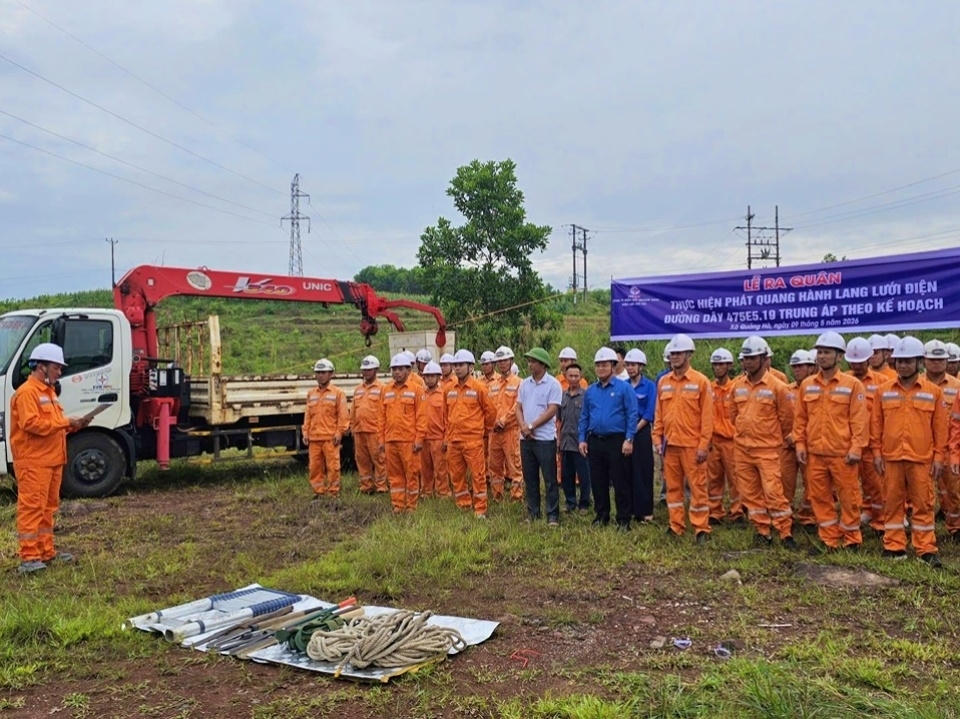 EVNNPC tăng cường “lá chắn” an toàn trong mùa mưa bão