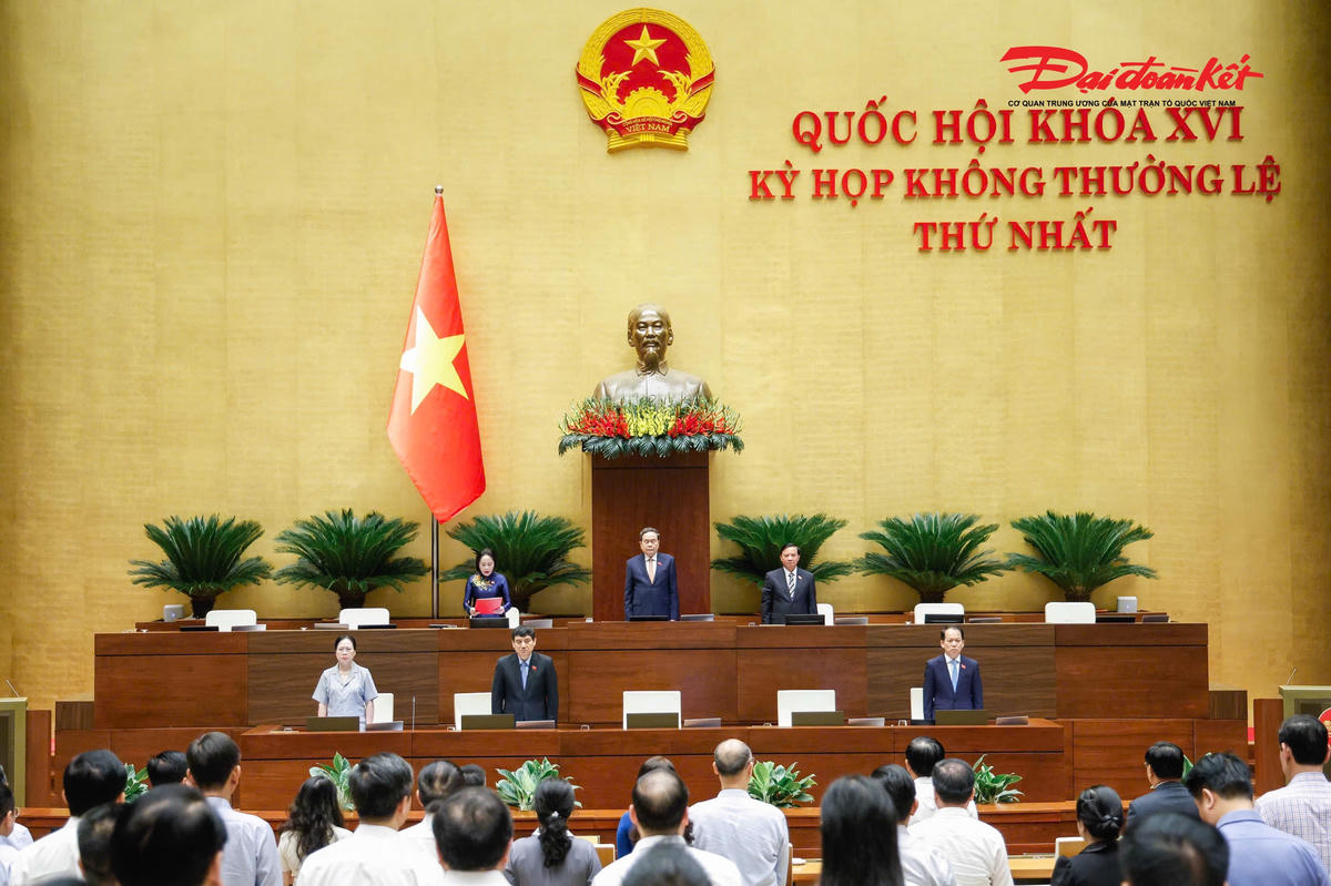 Quốc hội Việt Nam mặc niệm tưởng nhớ Chủ tịch Quốc hội Lào Saysomphone Phomvihane