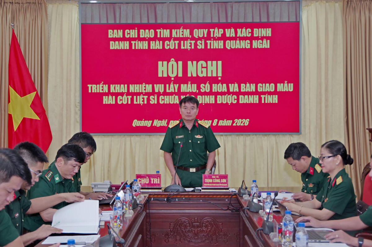 Đại tá Trịnh Công Sơn, Phó Chính ủy Bộ Chỉ huy Quân sự tỉnh Quảng Ngãi chủ trì hội nghị. Ảnh: QS.