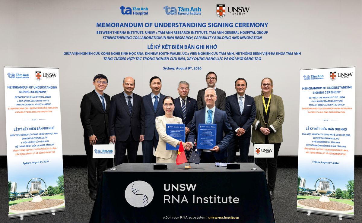 Lễ ký kết Biên bản ghi nhớ hợp tác (MoU) diễn ra tại Đại học New South Wales (UNSW), thành phố Sydney, Australia, với sự chứng kiến của ông Nguyễn Thanh Tùng - Tổng Lãnh sự Việt Nam tại Sydney, cùng nhiều lãnh đạo cấp cao. Ảnh: Viện Nghiên cứu Tâm Anh.