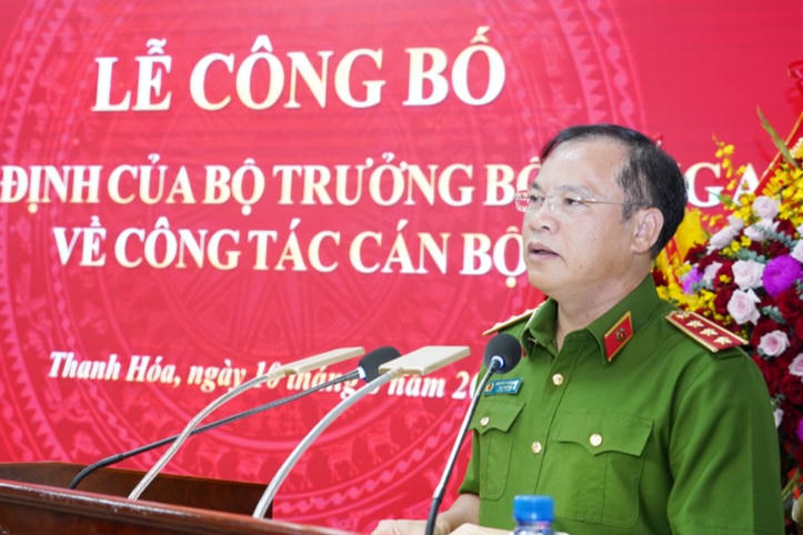 Thượng tướng Nguyễn Văn Long phát biểu giao nhiệm vụ cho Giám đốc Công an tỉnh Thanh Hóa. Ảnh: CATH