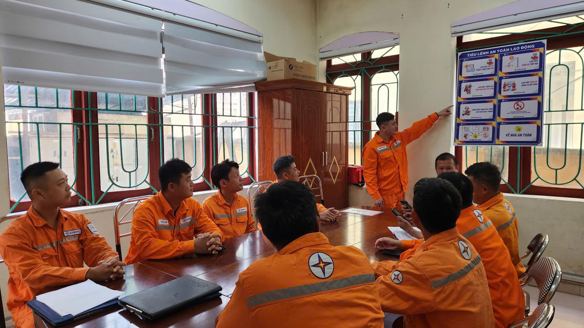 EVNNPC tăng cường “lá chắn” an toàn trong mùa mưa bão