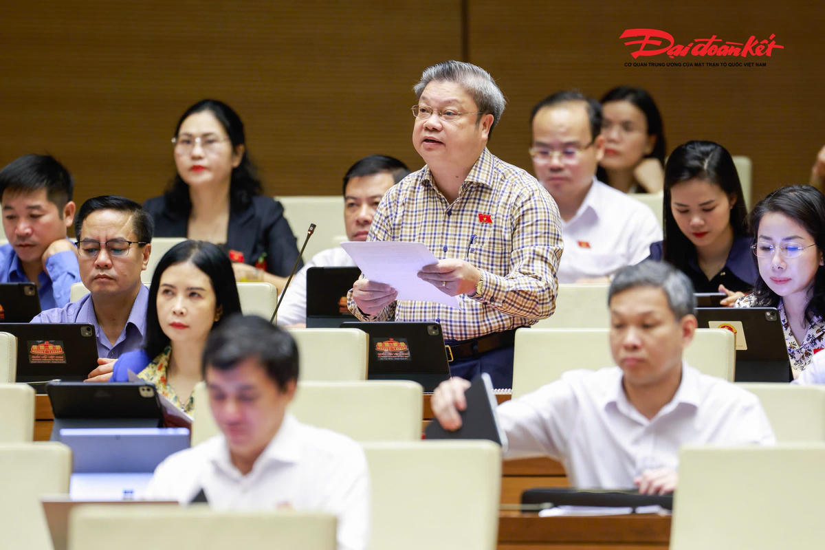 Đại biểu Bùi Văn Dũng, Đoàn ĐBQH tỉnh Thanh Hóa phát biểu. (Ảnh: Quang Vinh)