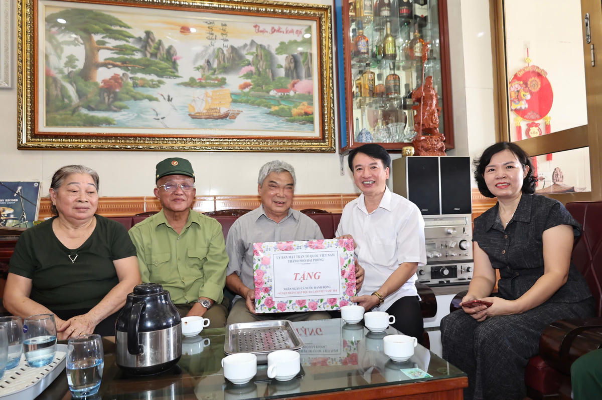 Hải Phòng: Thăm, tặng quà nạn nhân chất độc da cam