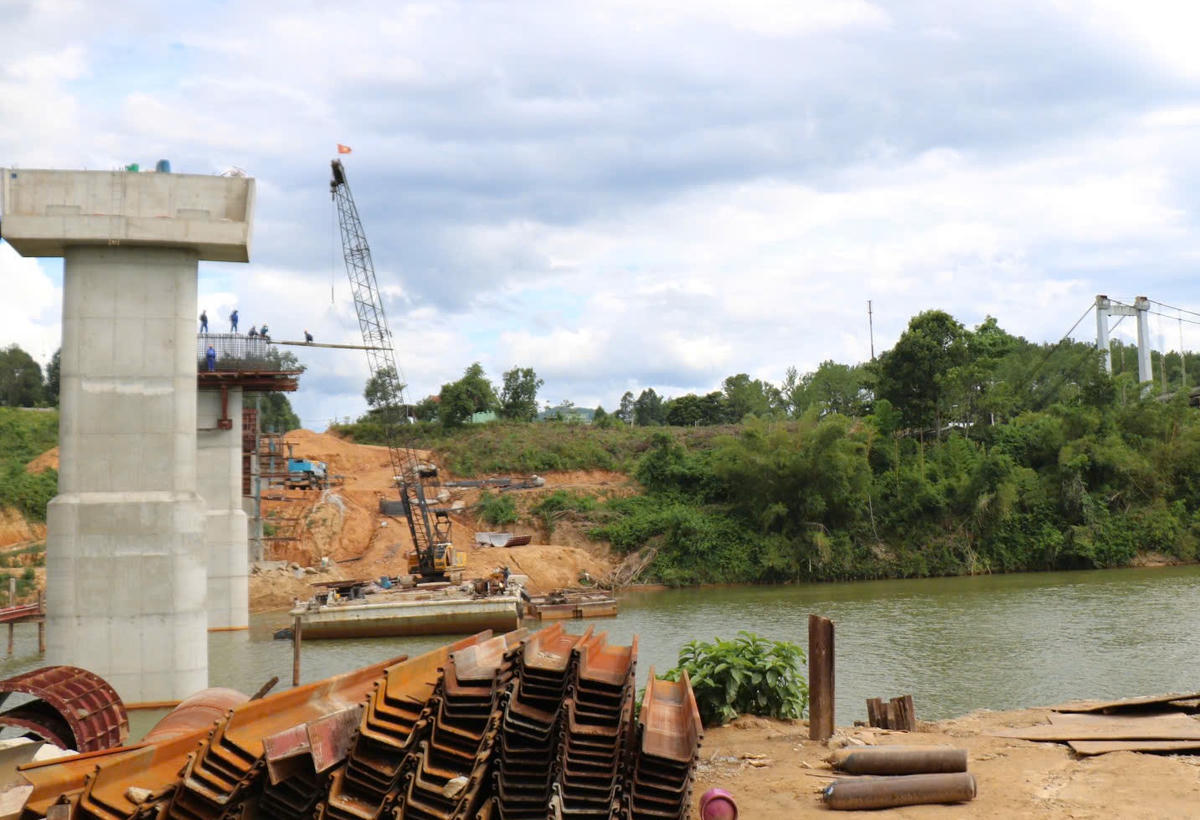 Dự án cầu Bình Thanh sau khi hoàn thành sẽ đáp ứng nhu cầu đi lại của người dân trong khu vực, từng bước hoàn thiện quy hoạch giao thông địa phương, góp phần chỉnh trang đô thị và thúc đẩy phát triển kinh tế - xã hội. Ảnh: N.Q.