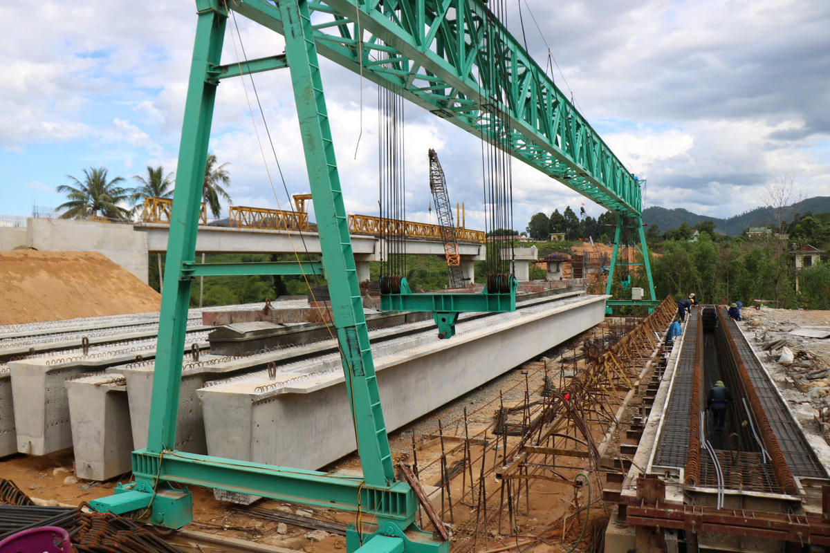 Dự án có tổng mức đầu tư hơn 75 tỷ đồng, được triển khai nhằm thay thế cầu treo Bình Thành hiện hữu đã xuống cấp nghiêm trọng sau nhiều năm đưa vào sử dụng. Ảnh: N.Q.