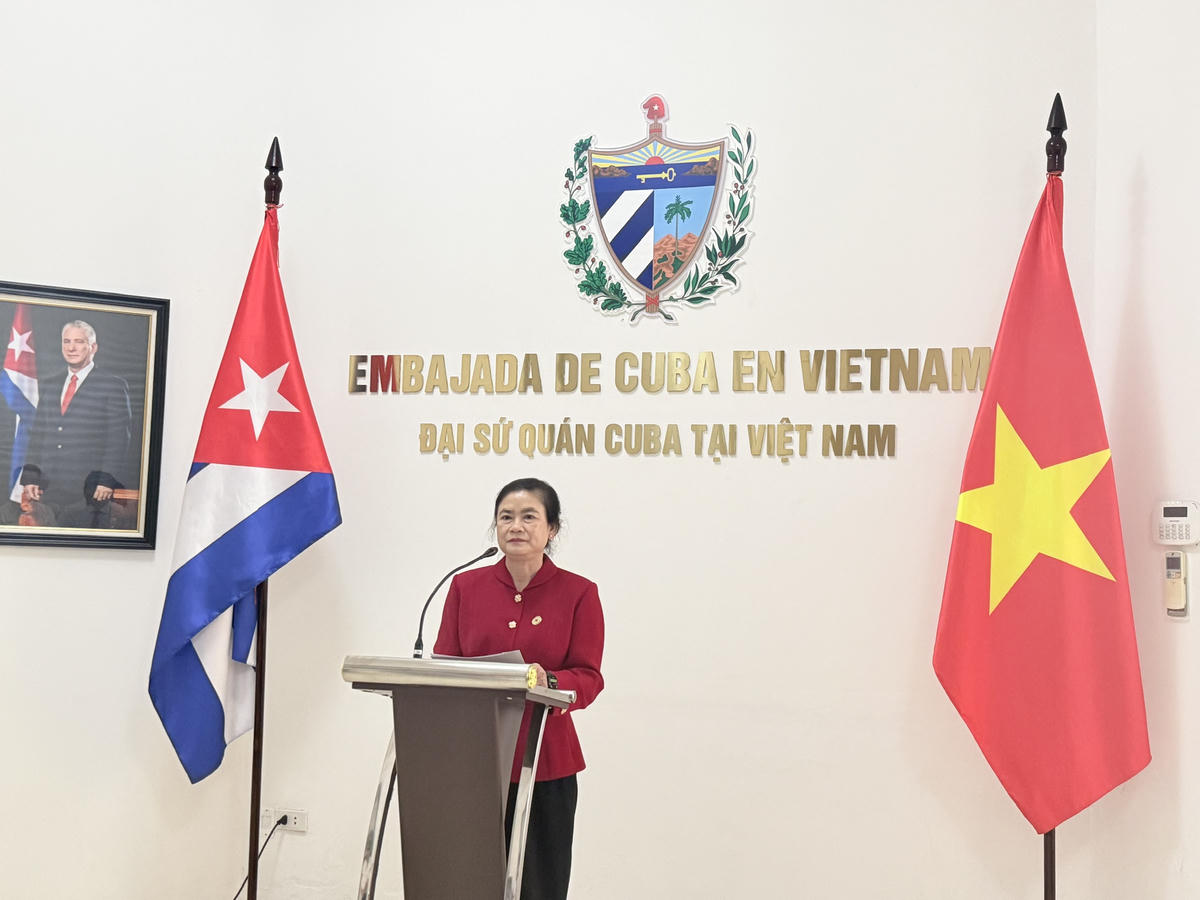 Bà Đỗ Thị Thu Thảo, Chủ tịch Trung ương Hội Chữ thập đỏ Việt Nam phát biểu tại lễ trao tượng trưng khoản hỗ trợ nhân dân Cu Ba. Ảnh: PV