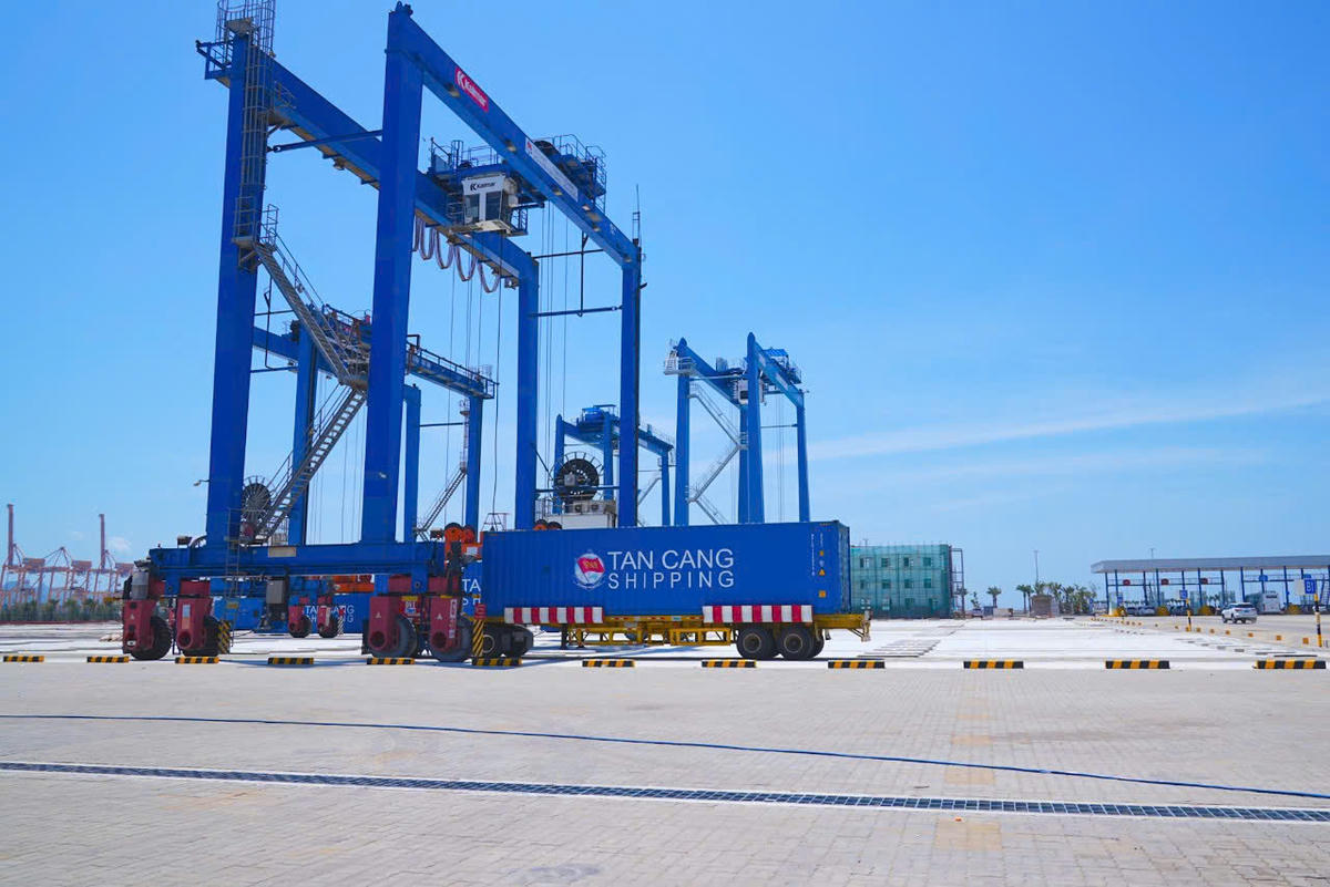 Hệ thống bãi container và kho logistics hiện đại tại Trung tâm Logistics Tân Cảng Lạch Huyện. Ảnh minh hoạ. 