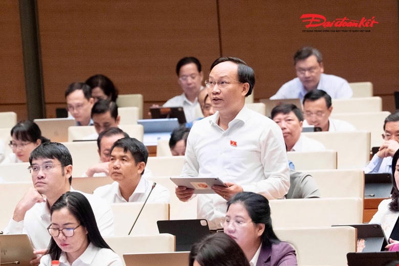 Đại biểu Phạm Văn Thịnh phát biểu (Ảnh: Quang Vinh)