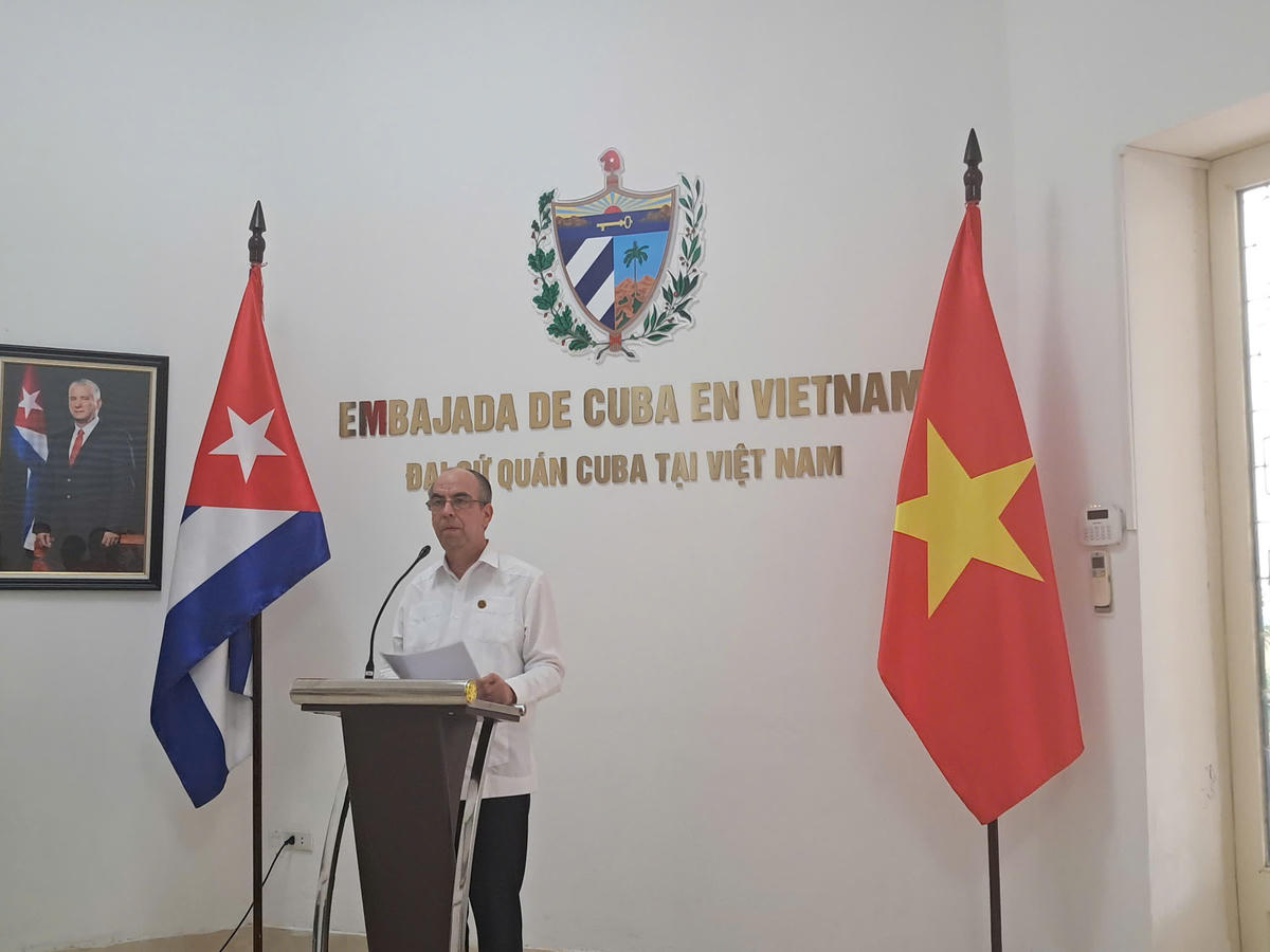 Ông Rogelio Polanco Fuentes, Đại sứ nước Cộng hòa Cuba tại Việt Nam bày tỏ sự xúc động trước tình cảm của nhân dân Việt Nam dành cho nhân dân Cu Ba. Ảnh: PV
