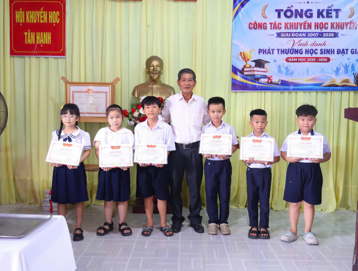 Công tác khuyến học, khuyến tài động viên thế hệ tương lai. Ảnh: Trung Trực.