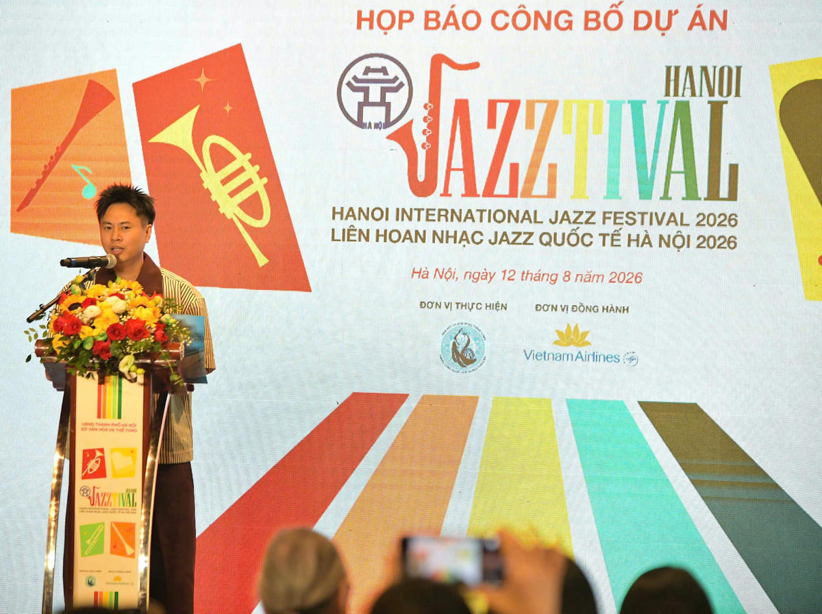Nhạc sĩ Dương Cầm – Tổng đạo diễn chương trình giới thiệu về dự án Hanoi Jazztival 2026.