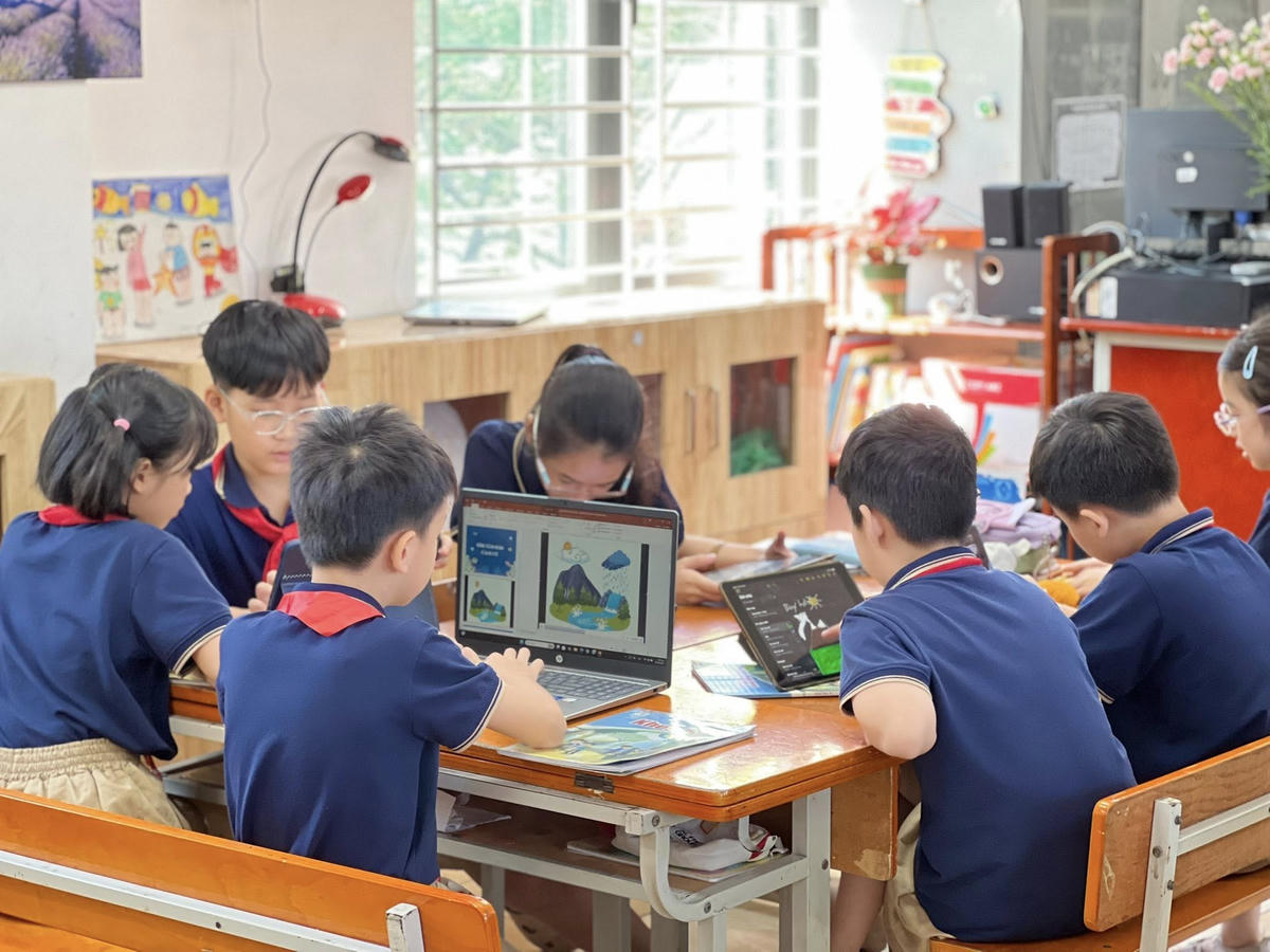 Tiếng Anh:  Khoảng cách từ điểm thi đến năng lực thực