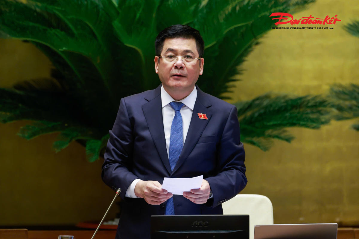 Phó Chủ tịch Quốc hội Nguyễn Hồng Diên điều hành phiên thảo luận. Ảnh: Quang Vinh