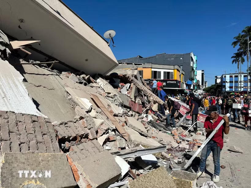 Tòa nhà bị sập sau động đất tại Pereira, Colombia ngày 10/8/2026. (Ảnh: AA/TTXVN phát).
