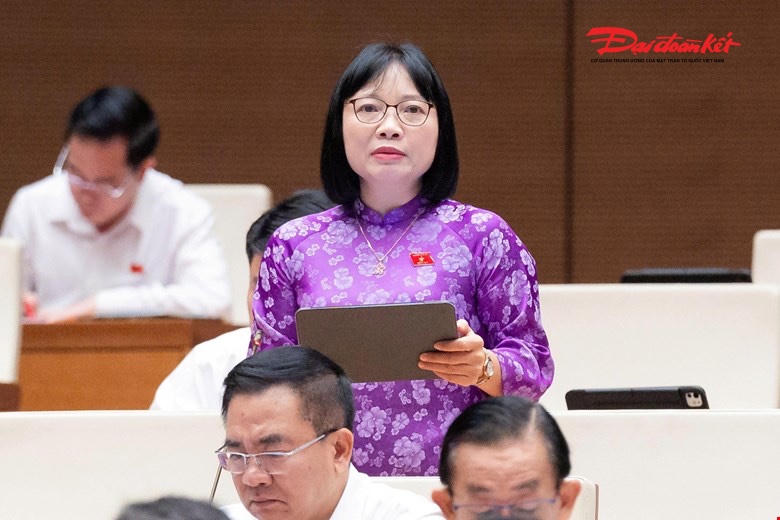 Đại biểu Nguyễn Thị Việt Nga phát biểu (Ảnh: Quang Vinh)