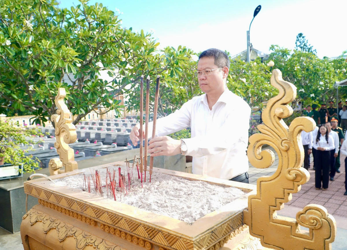 Chủ tịch UBND TP Đà Nẵng động viên lực lượng thực hiện Chiến dịch 500 ngày đêm xác định danh tính liệt sĩ