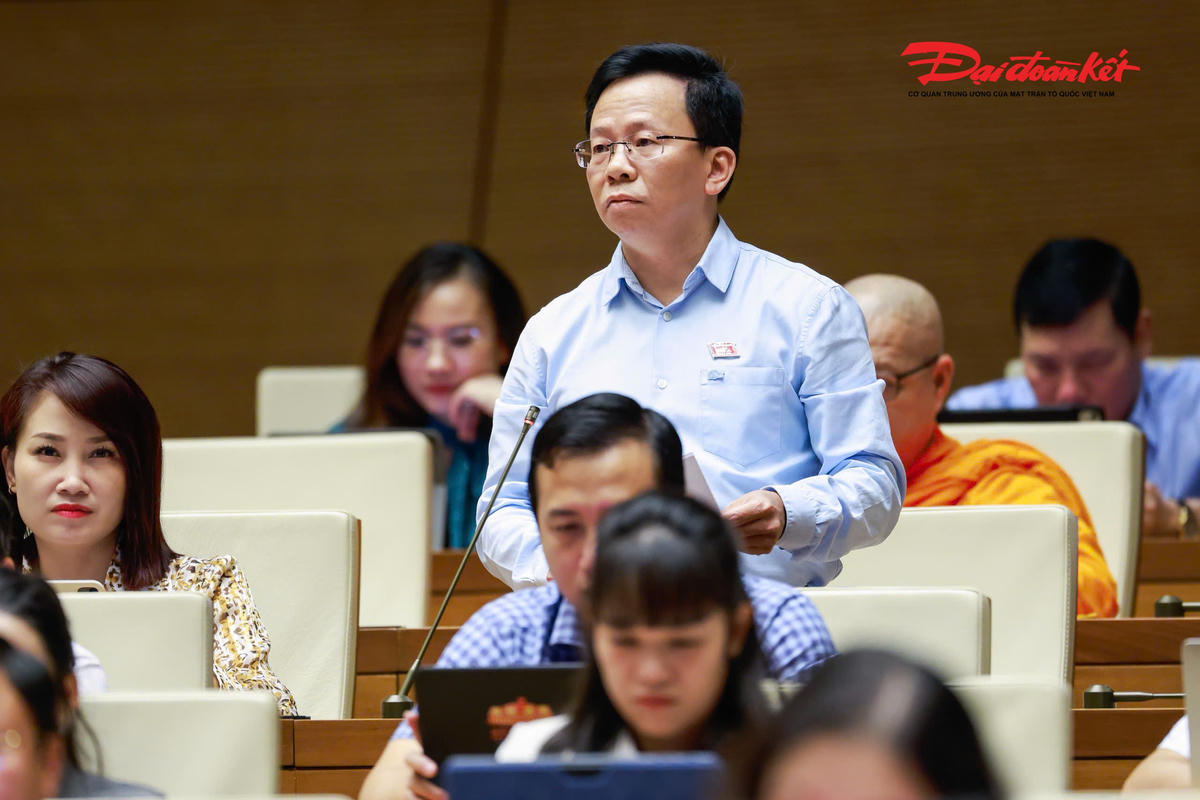 Đại biểu Lê Minh Nam, đoàn TP Cần Thơ phát biểu. Ảnh: Quang Vinh