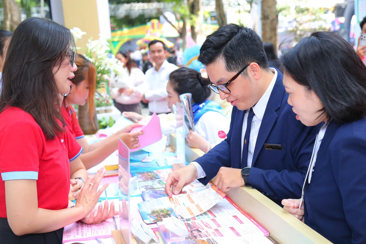 Du lịch thành phố tăng trưởng mạnh. Ảnh: S.X
