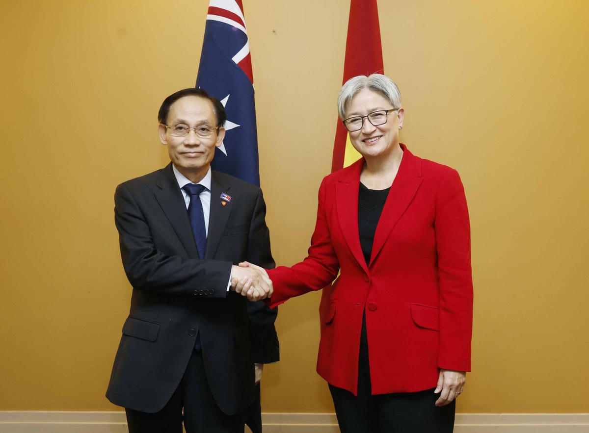 Bộ trưởng Ngoại giao Lê Hoài Trung và Bộ trưởng Ngoại giao Australia Penny Wong. Ảnh: BNG
