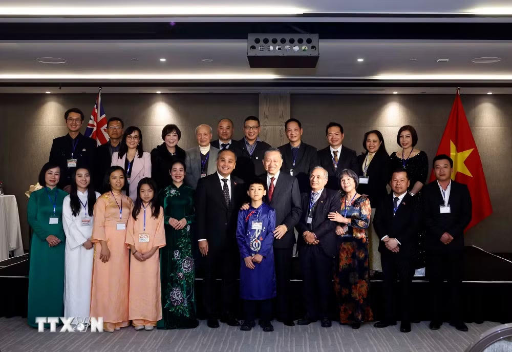 ttxvn-tong-bi-thu-chu-tich-nuoc-gap-go-can-bo-nhan-vien-dai-su-quan-viet-nam-tai-new-zealand-4.jpg