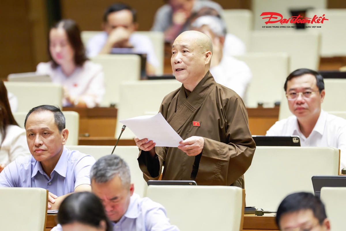 Đại biểu Thích Bảo Nghiêm phát biểu (Ảnh: Quang Vinh)