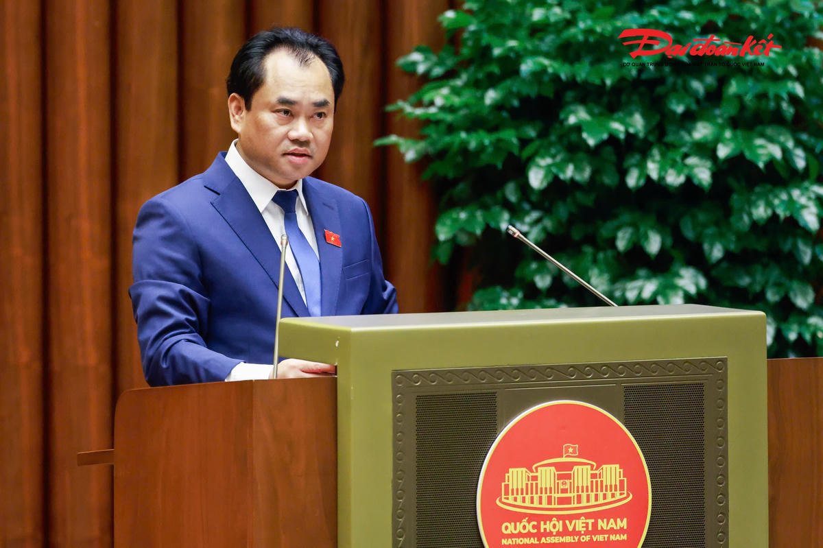 Bộ trưởng Bộ Nông nghiệp và Môi trường Trịnh Việt Hùng phát biểu giải trình, làm rõ một số vấn đề đại biểu Quốc hội nêu. Ảnh: Quang Vinh