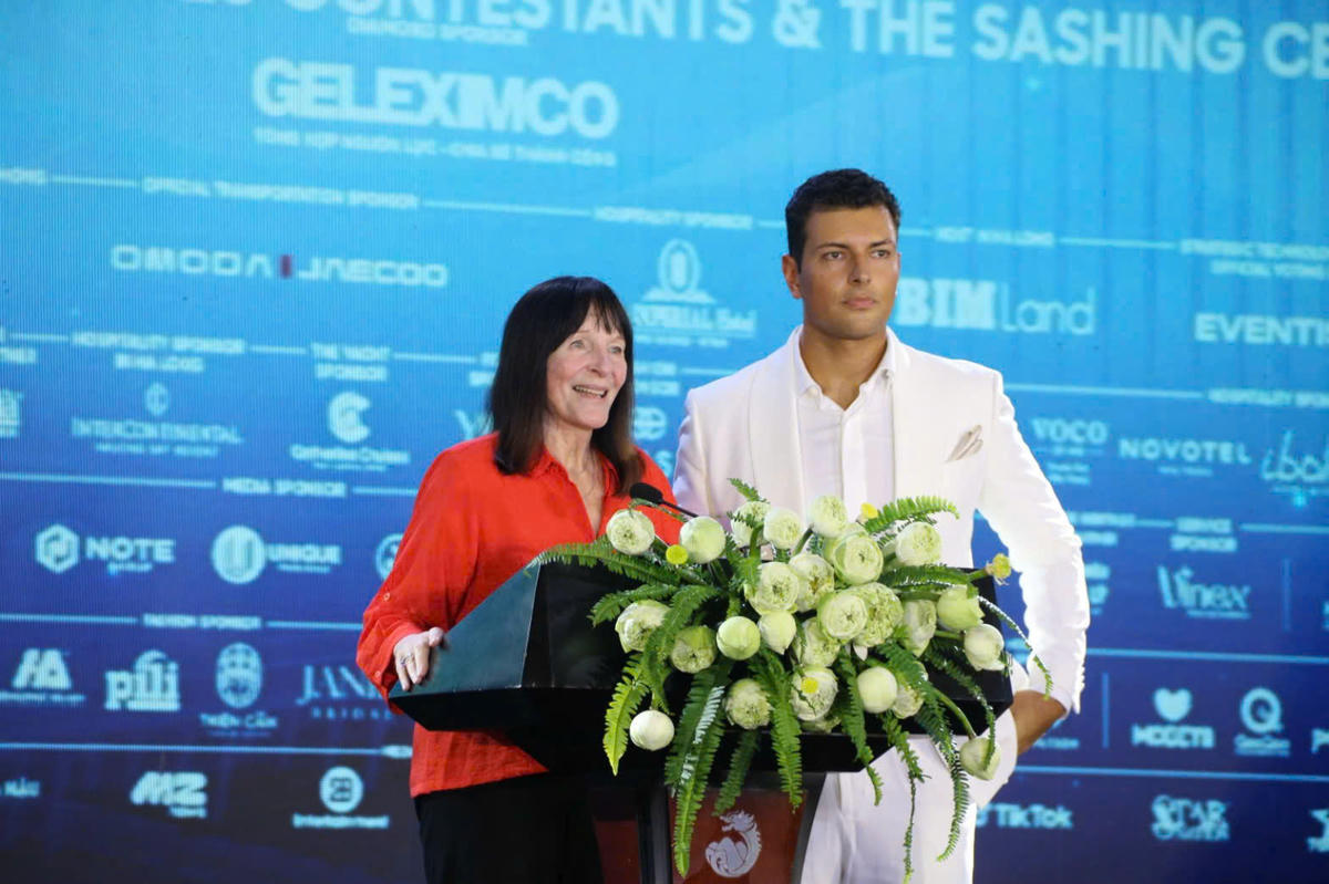 Bà Julia Morley CBE, Chủ tịch kiêm Tổng Giám đốc Điều hành Tổ chức Miss World  phát biểu tại sự kiện. Ảnh: VD. 