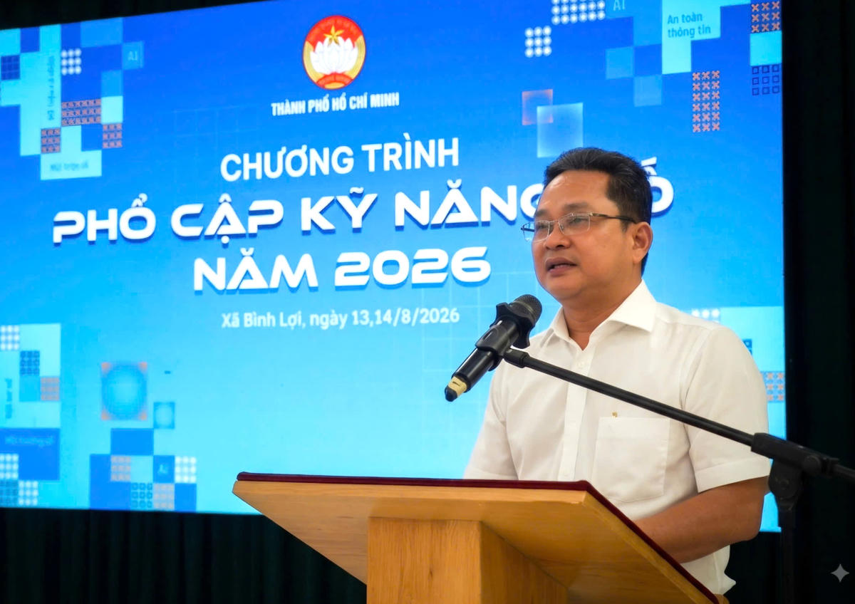 Ông Phạm Minh Tuấn - Phó Chủ tịch Ủy ban MTTQ Việt Nam TP Hồ Chí Minh phát biểu tại buổi khai mạc Chương trình phổ cập kỹ năng số năm 2026. Ảnh: Q.Đ.